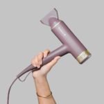 Remington AIRvive™ Haartrockner [leichter langlebiger bürstenloser Digital Motor 110.000U/min] 2 Aufsätze: Diffusor&Stylingdüse (Ionen & Anti-Frizz Technologie,12 Heiz-&Geschwindigkeitsstufen) EC8930