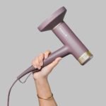 Remington AIRvive™ Haartrockner [leichter langlebiger bürstenloser Digital Motor 110.000U/min] 2 Aufsätze: Diffusor&Stylingdüse (Ionen & Anti-Frizz Technologie,12 Heiz-&Geschwindigkeitsstufen) EC8930